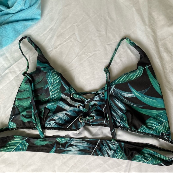 Tropical Leaf Print Ladder Front Bikini Top - Picture 5 of 12